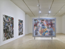 Foto: Julie Mehretu, KAIROS / Hauntological Variations, Ausstellungsansicht, Kunstsammlung Nordrhein-Westfalen, 2025, Foto: Achim Kukulies